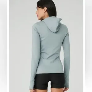 フィットネストップス [Alo Yoga] Airlift Winter Warm Hooded Runner Airlift Winter Warm Hooded Runner - Black | Alo Yoga